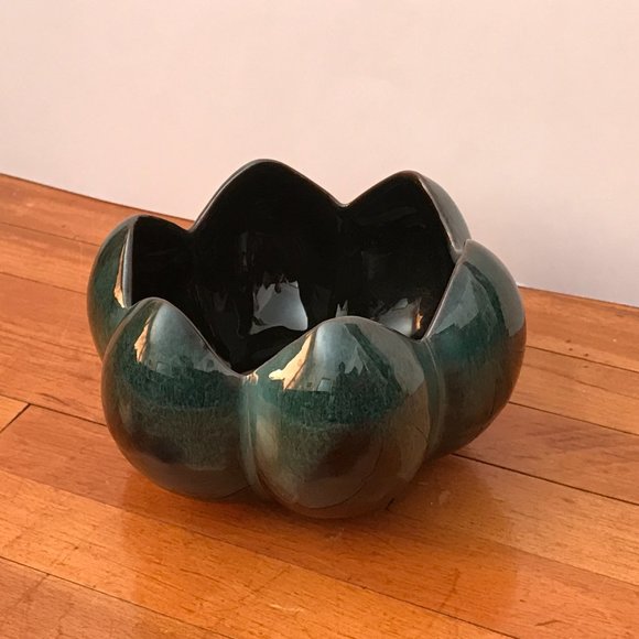 Blue Mountain Pottery Tulip Vase Green Glaze - Picture 3 of 5